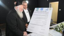שר השיכון והבינוי וראש המועצה המקומית (צילום: חטיב בליאל, לע"מ)