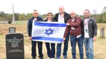 האנדרטה לזכר אנשי איגודים מקצועיים יהודים ולא יהודים שנרצחו במחנה הריכוז ברגן-בלזן (צילום: יסמין גיל / דוברות ההסתדרות)