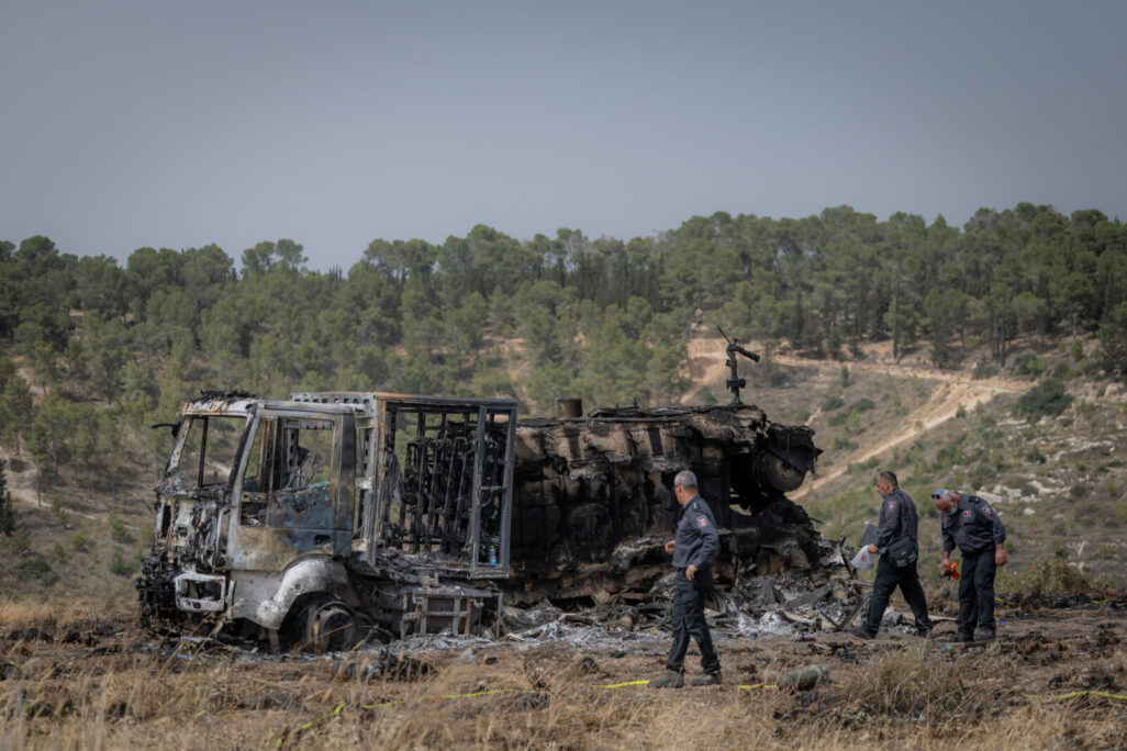 הנזקים בעקבות השריפה סמוך לבית שמש (צילום: חיים גולדברג, פלאש90) הנזקים בעקבות השריפה סמוך לבית שמש (צילום: חיים גולדברג, פלאש90)