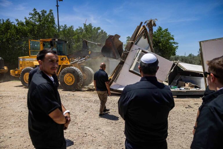 השר לביטחון לאומי, איתמר בן גביר במהלך מבצע אכיפה ברהט (צילום: חיים גולדבג/פלאש90)