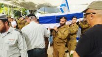 מסע הלוויה של צבי פלדמן ז"ל (צילום: יובל לקח)