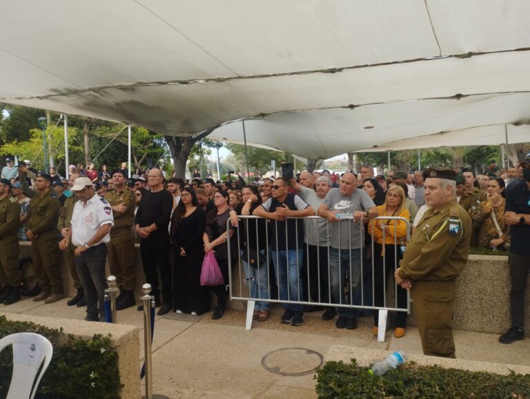 מסע הלוויה של צבי פלדמן ז"ל (צילום: יובל לקח)