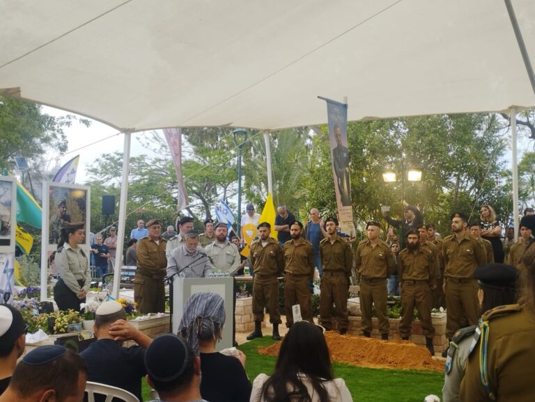 מסע הלוויה של צבי פלדמן ז"ל (צילום: יובל לקח)