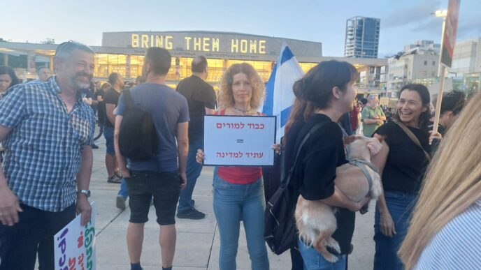 יוליה גרזון, מורה לאמנות בבית הספר לחינוך מיוחד להבות חביבה (צילום: מיכל מרנץ)