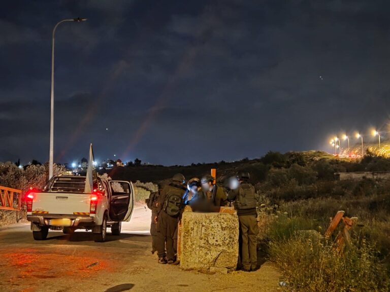 חיילי צה"ל באזור בו בוצע פיגוע הירי סמוך ליישוב ברוכין בשומרון