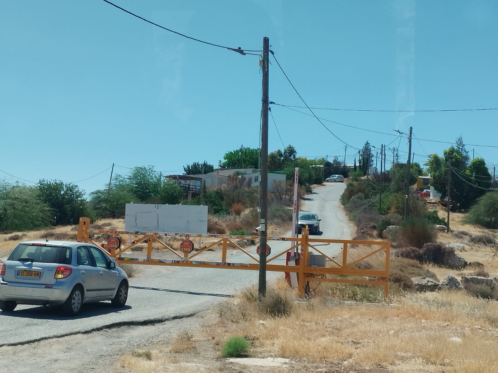 הכניסה למאחז מצפה דני (צילום: יניב שרון)