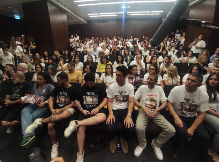הקרנת הסרט על דלאל שהפיקה משפחתו (צילום: ניצן צבי כהן)