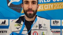 המטפס הפראלימפי מור ספיר ברגע הזכייה במדליית זהב בגביע העולם (צילום: נעמה גלאובר, באדיבות התאחדות הטיפוס)