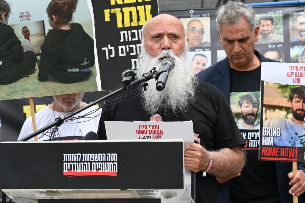 דני מירן בהצהרת המשפחות (צילום: פאולינה פטימר) דני מירן בהצהרת המשפחות (צילום: פאולינה פטימר)