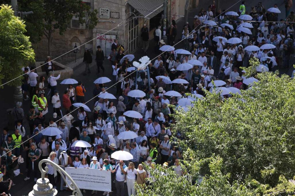 הצעדה הבין דתית למען השלום וקיום זכויות אדם בירושלים, 2025 (צילום: ג'ייקוב לזרוס) הצעדה הבין דתית למען השלום וקיום זכויות אדם בירושלים, 2025 (צילום: ג'ייקוב לזרוס)