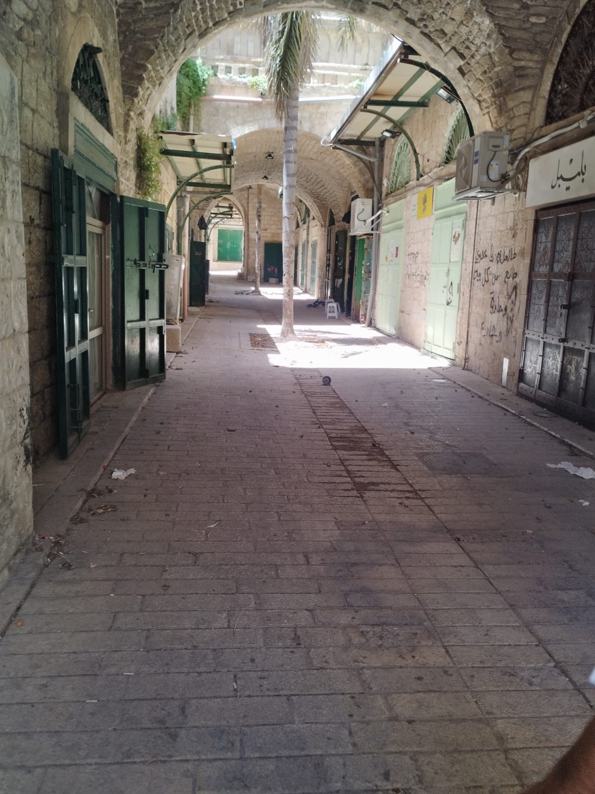 השוק הריק בנצרת (צילום: יניב שרון)