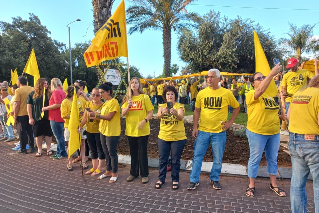 הפגנה להשבת החטופים בפרדס חנה, 600 ימים למלחמה (צילום: אלון שיריזלי)