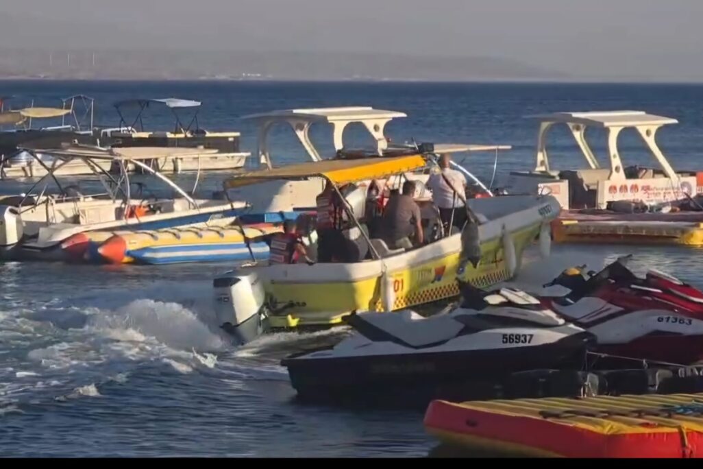 כוחות מד"א בזירת התהפכות הסירה באילת (צילום : דוברות מד״א)