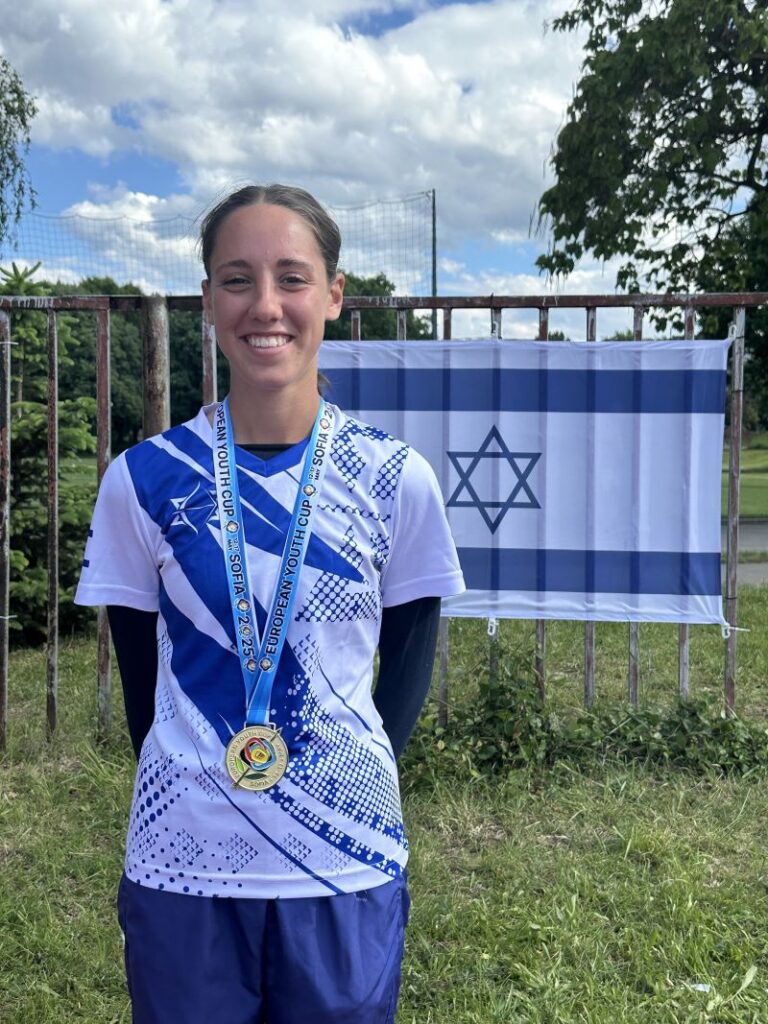 הילטון והמדלייה. "היה חשוב ומיוחד בשבילי והמשפחה שלי לנצח" (צילום: באדיבות איגוד הקשתות)