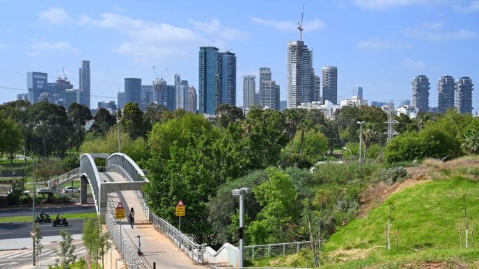 מזג האוויר: עלייה קלה בטמפרטורות, ביום שלישי צפוי גשם מקומי