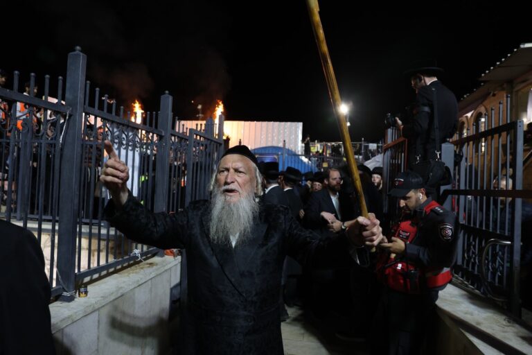 הרבי נחום דב ברייאר (האדמו"ר מבויאן) בהילולת ל"ג בעומר בהר מירון (צילום: דוד כהן/ פלאש90)