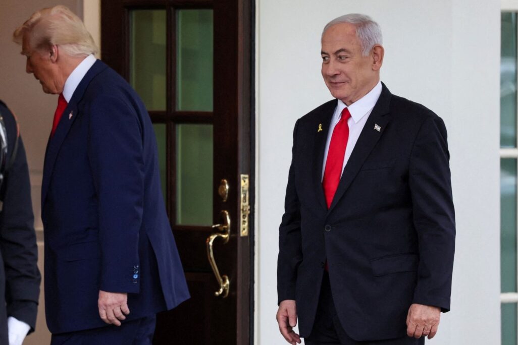 ראש הממשלה בנימין נתניהו ונשיא ארה״ב דונלד טראמפ בכניסה לבית הלבן (צילום ארכיון: REUTERS/Leah Millis)