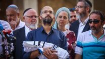 הלווייתו של רביד חיים גז, בנה של צאלה שנורתה למוות כשהיא בהריון בפיגוע הירי בשומרון (צילום: חיים גולדברג/ פלאש90)