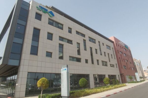 בניין המשרדים הראשי של חברת נתיבי ישראל, באור יהודה (צילום: ויקימדיה, ItzikHe, ויקישיתוף)