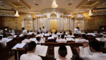 תלמידי ישיבה יהודים לומדים בישיבת עטרת שלמה בראשון לציון (צילום: שלומי כהן/ פלאש90)