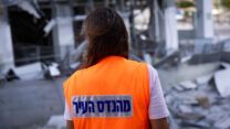 זירת פגיעת הטיל האיראני ברמת גן (צילום: חיים גולדברג פלאש90)