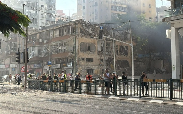 הכיתוב לתמונה שפרסמה סו"י תסנים בדיווח לאחר מטח הטילים על בי"ח סורוקהבישראל: "לאחר פשעי הציונות, איראן אימצה אסטרטגיה שונה להענשת ישראל"