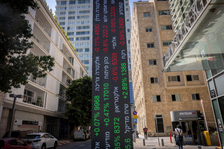 בית המסחר לניירות ערך בתל אביב. "הבורסה היא הבבואה של החברה הישראלית" (צילום: מרים אלסטר, פלאש90)