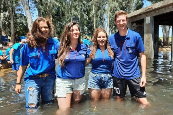 תום רוטשטיין ז"ל (מימין), ירדן אמיתי, נעמה לכיש ואבישג מוריוסף (צילום: בני המושבים)