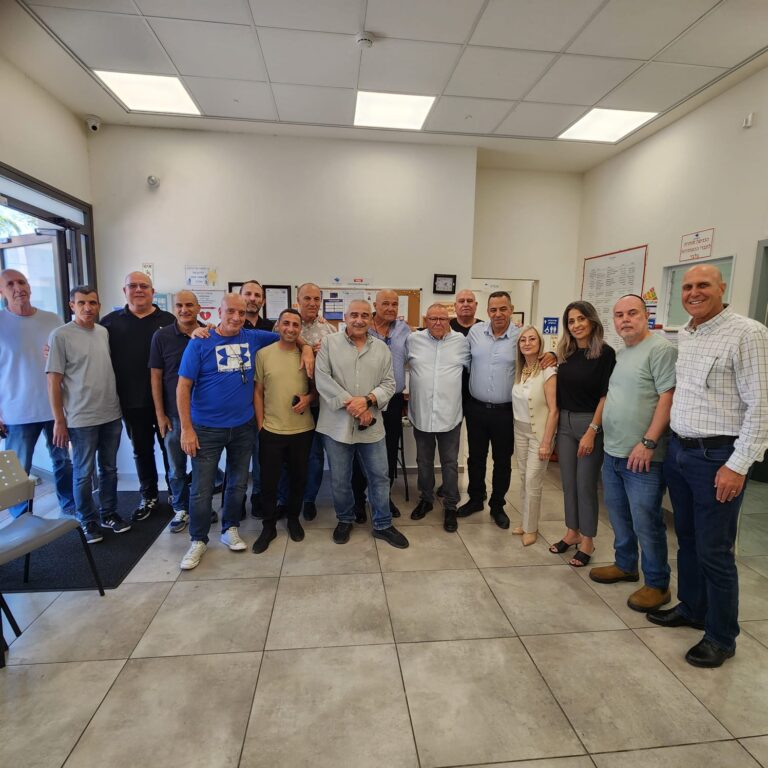 עם עובדי מרחב חיפה (צילום: דוברות ההסתדרות)