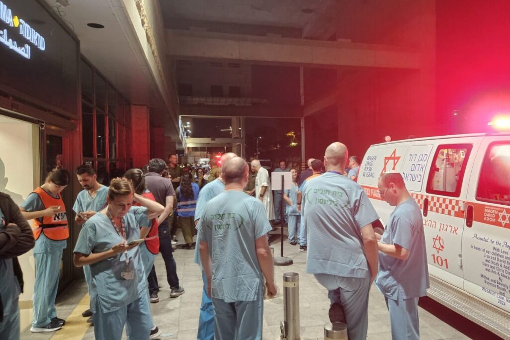 היערכות לקליטת הפצועים בבית החולים בילינסון (צילום: דוברות בילינסון)