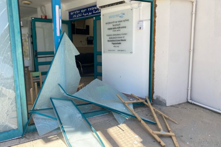 בניין אשפוז יום לילדים בסורוקה, שנפגע מהטיל (צילום: יהל פרג')