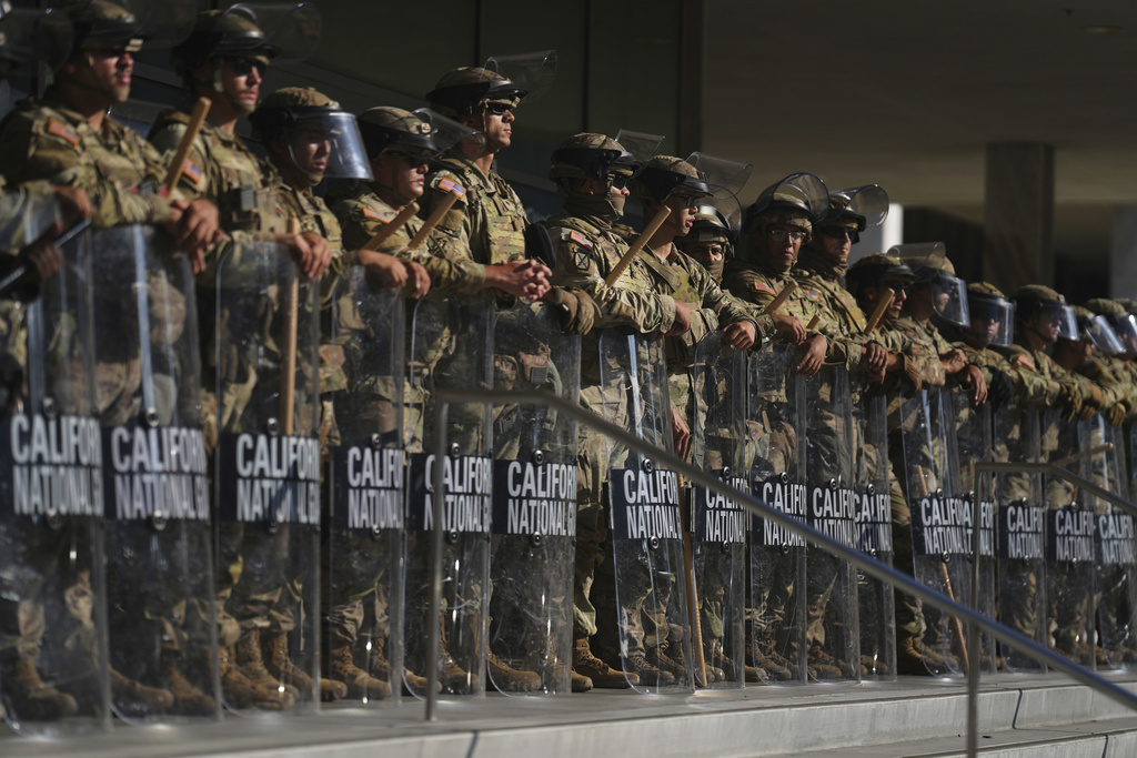 California National Guard guard the Federal Building on Tuesday, June 10, 2025, in downtown Los Angeles. (AP Photo/Eric Thayer)