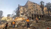 בניין ברחובות שנפגע מטיל מאיראן (צילום: יוסי אלוני / פלאש90)