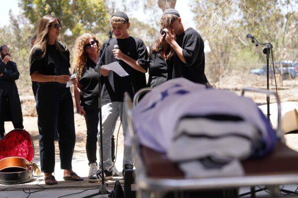 הלווייתו של יאיר יעקב, שנחטף מניר עוז ב-7 באוקטובר, נרצח בשבי וגופתו הושבה במבצע צבאי (צילום: דנה רעני)