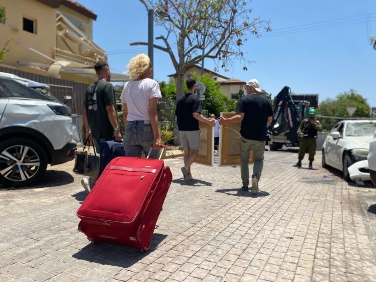 אורזים מה שאפשר (צילום: יהל פרג')