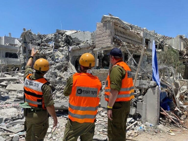 חיילי פיקוד העורף בזירה (צילום: יהל פרג')