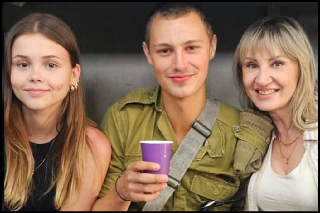 מיכל זקס (מימין), רב"ט איתן זקס ונועה בוגוסלבסקי, שנהרגו מפגיעת טיל בבאר שבע (צילום: רשתות חברתיות, שימוש לפי סעיף 27א לחוק זכויות יוצרים) מיכל זקס (מימין), רב"ט איתן זקס ונועה בוגוסלבסקי, שנהרגו מפגיעת טיל בבאר שבע (צילום: רשתות חברתיות, שימוש לפי סעיף 27א לחוק זכויות יוצרים)