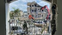 הבניין בטמרה שנפגע מטיל איראני (צילום: יהל פרג')