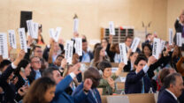 ועידת ארגון הבריאות העולמי מאשרת את האמנה (צילום: Christopher Black\WHO)