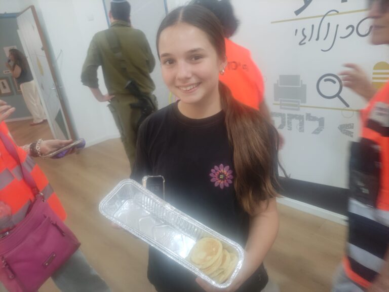 רונה בנטקובסקי, עדת ראייה לפגיעת הטיל בנס ציונה (צילום: ניצן צבי כהן)