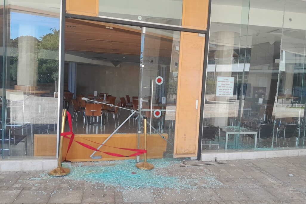 נזק למבנה תיאטרון חיפה במתקפת הטילים האיראנית ׁ(צילום: תיאטרון חיפה) נזק למבנה תיאטרון חיפה במתקפת הטילים האיראנית ׁ(צילום: תיאטרון חיפה)