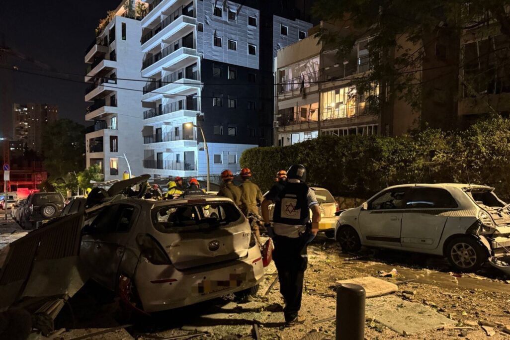 זירת נפילה בגוש דן (צילום: מד"א)