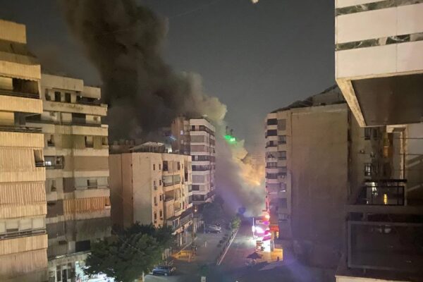 תקיפה ברובע הדאחייה כפי שתועדה ממצלמות אחד מתושבי האזור (צילום: רשתות חברתיות)