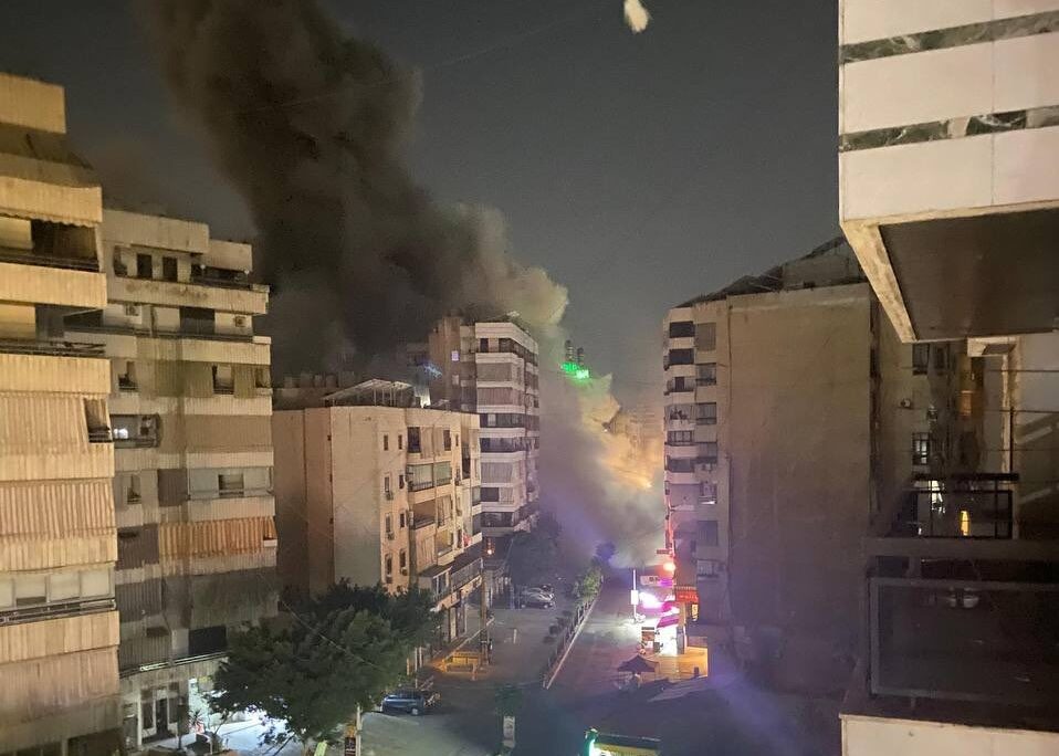 תקיפה ברובע הדאחייה כפי שתועדה ממצלמות אחד מתושבי האזור (צילום: רשתות חברתיות) תקיפה ברובע הדאחייה כפי שתועדה ממצלמות אחד מתושבי האזור (צילום: רשתות חברתיות)
