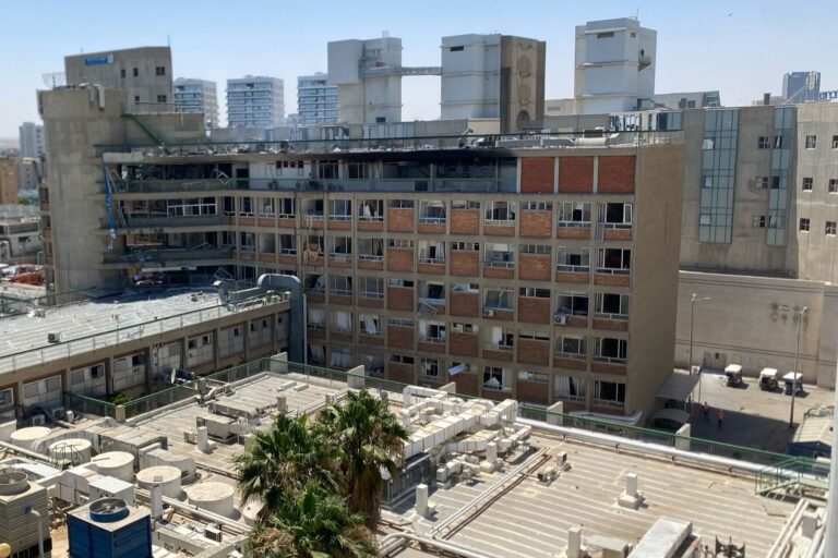 הבניין שנפגע בבית החולים סורוקה (צילום: יהל פרג')