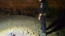 שברי רקטה שנפלה ברמת הגולן (צילום: דוברות המשטרה)