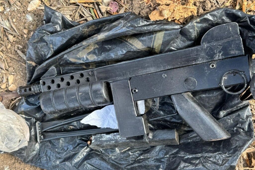 נשק שהוחרם בפעילות צה"ל ביהודה ושומרון במהלך החג (צילום: דובר צה"ל) נשק שהוחרם בפעילות צה"ל ביהודה ושומרון במהלך החג (צילום: דובר צה"ל)