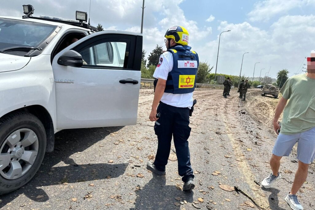 זירת נפילה בשטח פתוח בדרום (צילום: תיעוד מבצעי מד"א) זירת נפילה בשטח פתוח בדרום (צילום: תיעוד מבצעי מד"א)