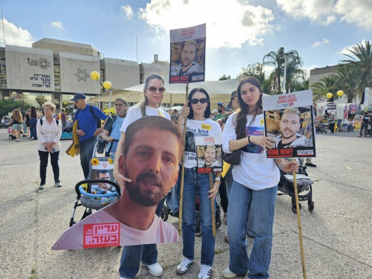 רבקה בוחבוט (במרכז) במחאת העגלות (צילום: מאיה רונן)
