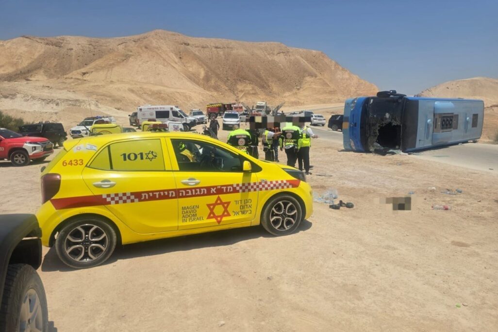 זירת התאונה בנבי מוסא (צילום: מד"א)